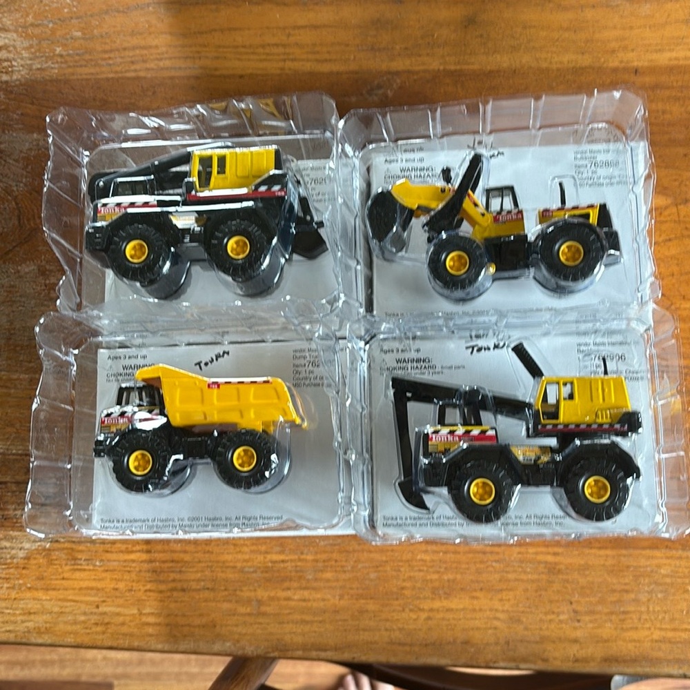 ©️2001 Tonka Hasbro, Inc™️ by Mario set of 4 die-cast construction vehicles NIB